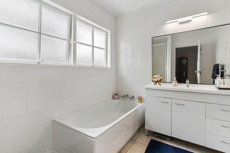 Photo of property in 85 Glenmore Road, Sunnyhills, Auckland, 2010