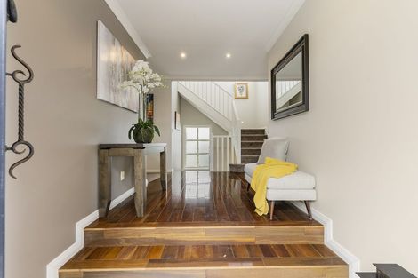 Photo of property in 104 Mellons Bay Road, Mellons Bay, Auckland, 2014