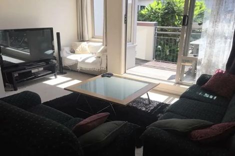 Photo of property in 5 Mannikin Place, Unsworth Heights, Auckland, 0632