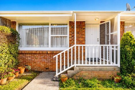 Photo of property in 2/7 Evelyn Place, Hillcrest, Auckland, 0627