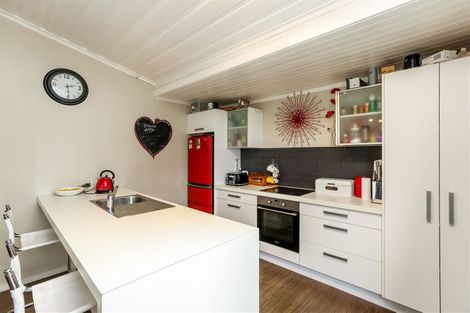 Photo of property in 14 Karamu Street, Strandon, New Plymouth, 4312