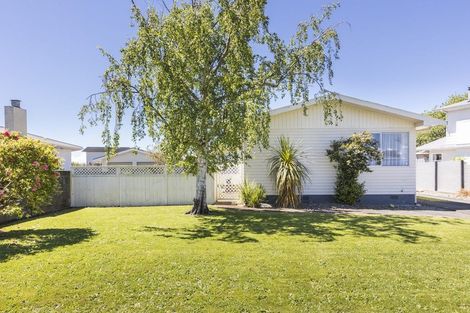 Photo of property in 17 Abraham Crescent, Milson, Palmerston North, 4414