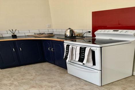 Photo of property in 90 Bridge Street, Eltham, 4322