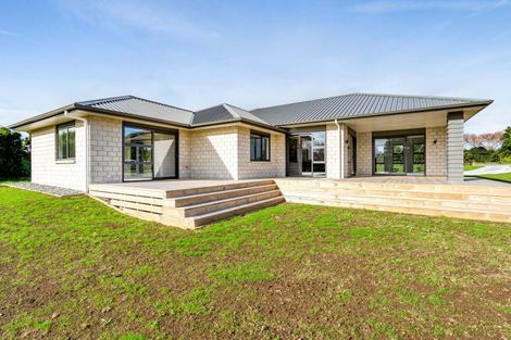 Photo of property in 31 Ninia Road, Paraite, New Plymouth, 4373
