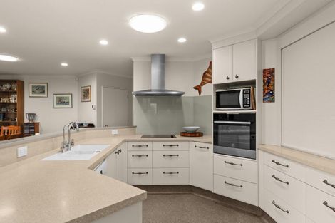 Photo of property in 11 Kingsgate Avenue, Havelock North, 4130