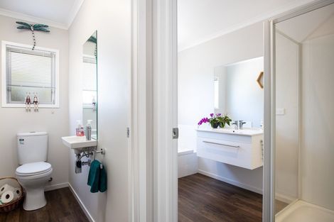 Photo of property in 398 Mangorei Road, Highlands Park, New Plymouth, 4312