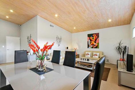 Photo of property in 14b Saffron Street, Birkdale, Auckland, 0626