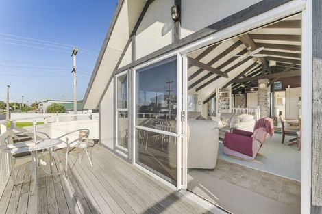 Photo of property in 70 Karewa Parade, Papamoa Beach, Papamoa, 3118