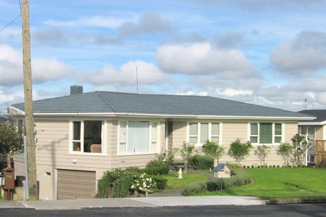 Photo of property in 2/64 Bradbury Road, Botany Downs, Auckland, 2010