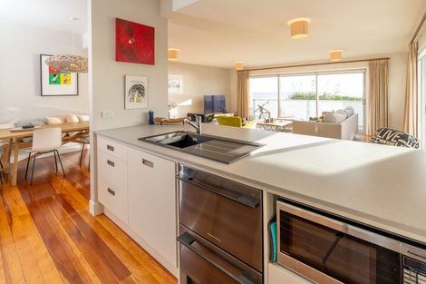 Photo of property in 121 The Parade, Paekakariki, 5034