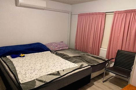 Photo of property in 2/366a Glenfield Road, Glenfield, Auckland, 0629