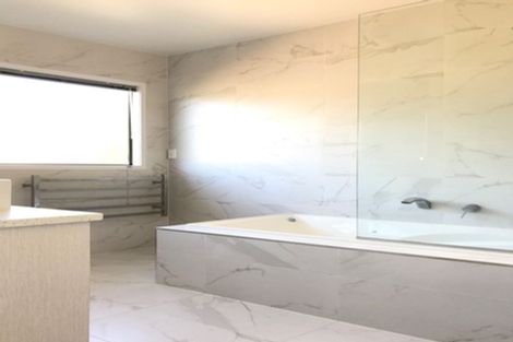 Photo of property in 35 Kristin Lane, Albany, Auckland, 0632