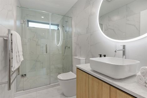 Photo of property in 35c Corunna Road, Milford, Auckland, 0620