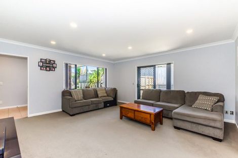 Photo of property in 25 Cascade Way, Paraparaumu, 5032