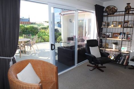 Photo of property in 31 Marine Parade South, Foxton Beach, Foxton, 4815