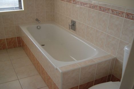 Photo of property in 58 Cyril French Drive, Flat Bush, Auckland, 2016