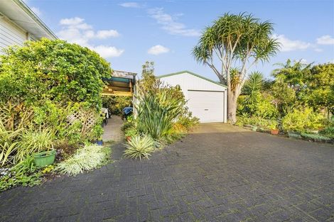 Photo of property in 48 Spence Road, Henderson, Auckland, 0612