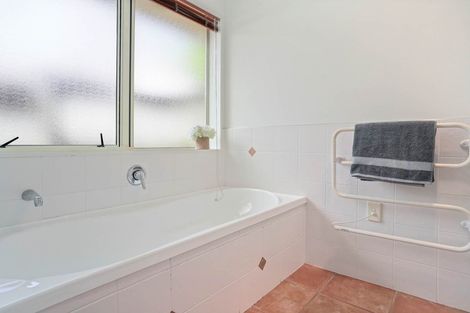 Photo of property in 7 Louvain Place, Greenhithe, Auckland, 0632