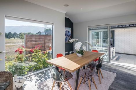 Photo of property in 2 Albizia Grove, Waikanae, 5036