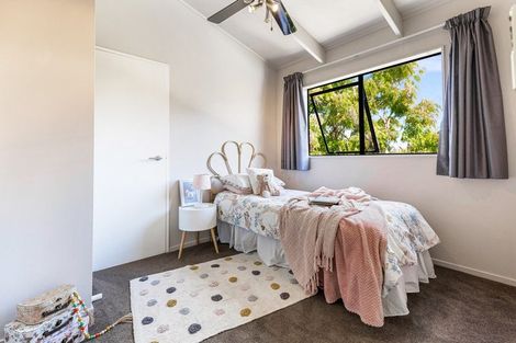 Photo of property in 1/20 Reynolds Place, Torbay, Auckland, 0630