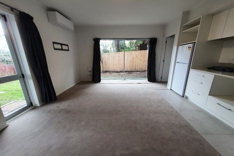 Photo of property in 2/104 East Coast Road, Forrest Hill, Auckland, 0620