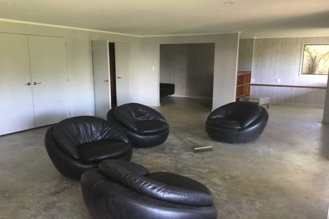 Photo of property in 1049 Scenic Drive North, Swanson, Auckland, 0816