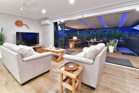 Photo of property in 32 Woodridge Drive, Stanmore Bay, Whangaparaoa, 0932