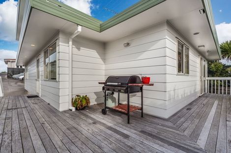 Photo of property in 2/74 College Road, Northcote, Auckland, 0627