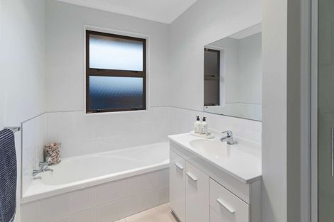 Photo of property in 48 Branigan Parade, Kelvin Grove, Palmerston North, 4414