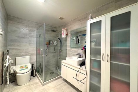 Photo of property in 2 Leneford Drive, East Tamaki, Auckland, 2013