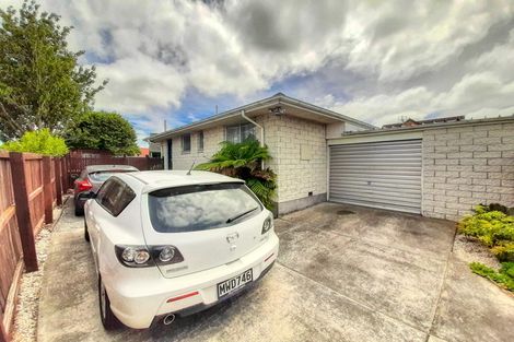 Photo of property in 2/17b Prestons Road, Redwood, Christchurch, 8051