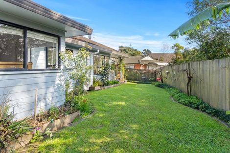 Photo of property in 9 Wyatt Place, Glendene, Auckland, 0602