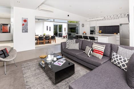 Photo of property in 15 Oceania Place, Mellons Bay, Auckland, 2014