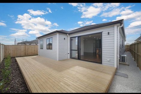 Photo of property in 13 Kaapehu Street, Karaka, 2578