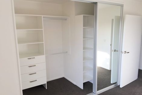 Photo of property in 2/48 Sunset Road, Unsworth Heights, Auckland, 0632