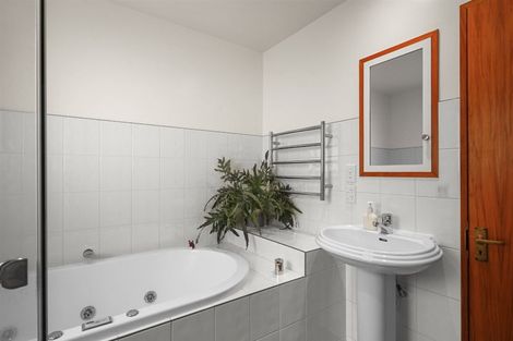 Photo of property in 5 Virginia Lane, Mount Pleasant, Christchurch, 8081