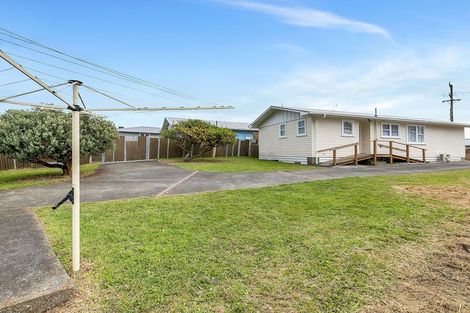 Photo of property in 98 Driver Crescent, Cannons Creek, Porirua, 5024