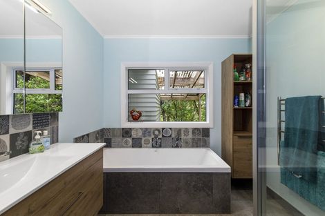 Photo of property in 35 Wyndham Road, Pinehaven, Upper Hutt, 5019