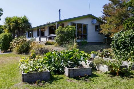 Photo of property in 6 Parata Street, Two Mile Bay, Taupo, 3330