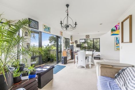 Photo of property in 2 Hill Street, Leigh, 0985