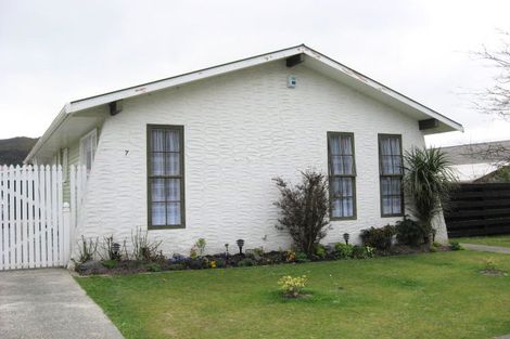 Photo of property in 7 Trelawney Road, Wainuiomata, Lower Hutt, 5014