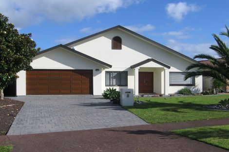 Photo of property in 8 Connemara Court, West Harbour, Auckland, 0618