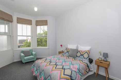 Photo of property in 70 Kelburn Parade, Kelburn, Wellington, 6012