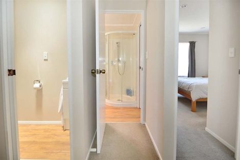 Photo of property in 97 Unsworth Drive, Unsworth Heights, Auckland, 0632