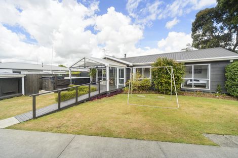 Photo of property in 97 Hillcrest Drive, Kelvin Grove, Palmerston North, 4414