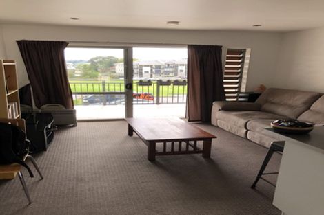 Photo of property in 4c/71 Spencer Road, Oteha, Auckland, 0632