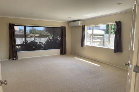 Photo of property in 6 Oswald Close, Flat Bush, Auckland, 2016