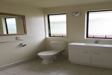 Photo of property in 60 Lavelle Road, Henderson, Auckland, 0612