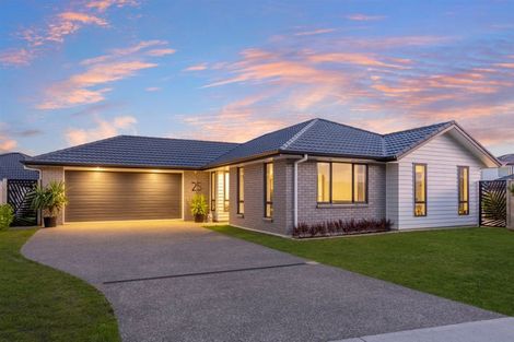 Photo of property in 25 Queen Charlotte Drive, Aotea, Porirua, 5024