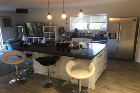 Photo of property in 40 Tamahere Drive, Glenfield, Auckland, 0629